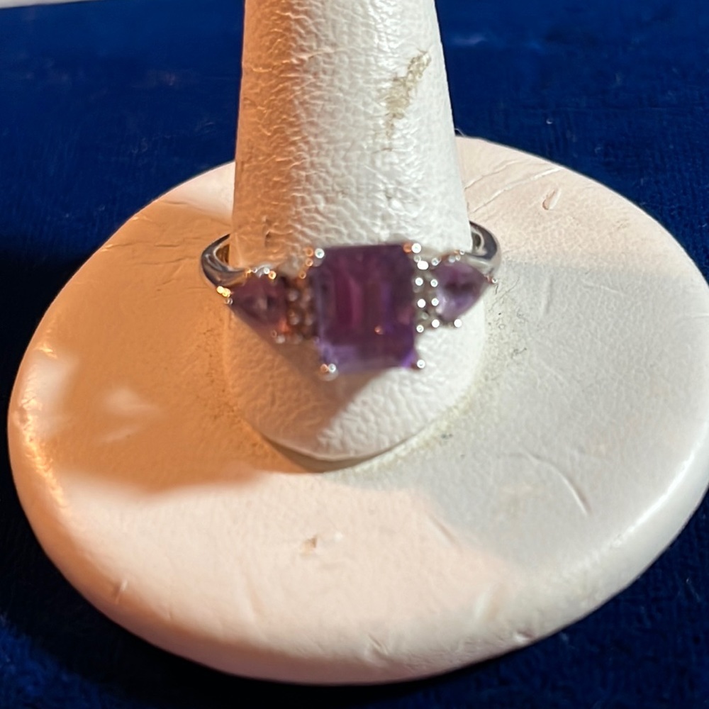 Sterling silver amethyst ring - B41